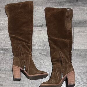 Authentic Vince Camuto Tall VC Malaya Suede Bark Verona boots in box - size 6